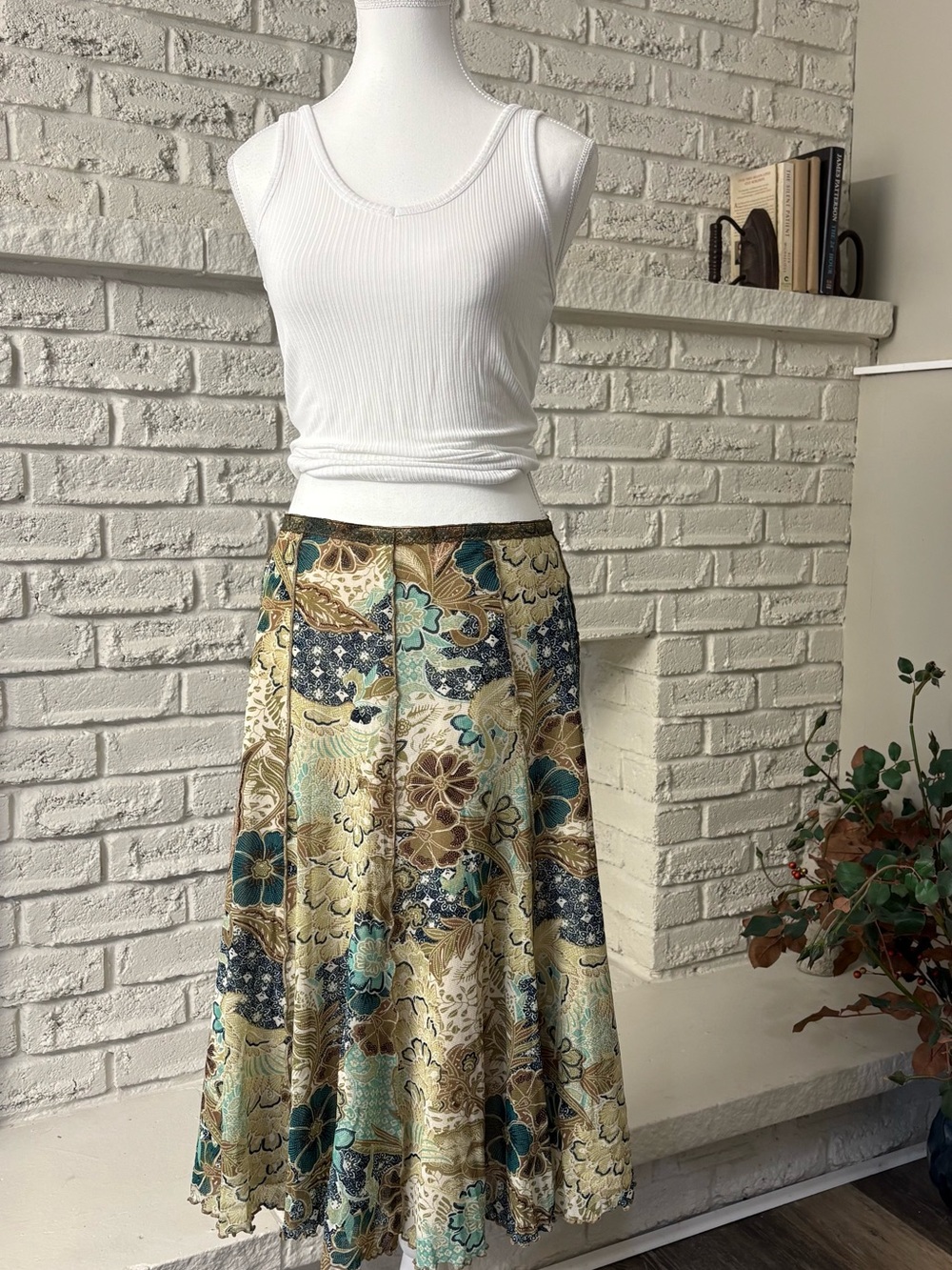 VINTAGE 90s Laura Petites Floral Midi Skirt - Made in Canada - Size 4